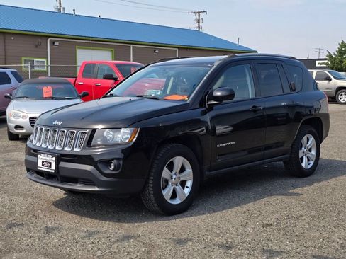 Used 2016 Jeep Compass Latitude AWD/4WD image 3