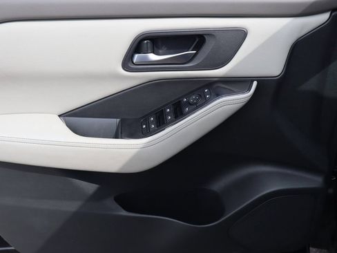 Certified 2025 Nissan Rogue SV AWD/4WD image 19