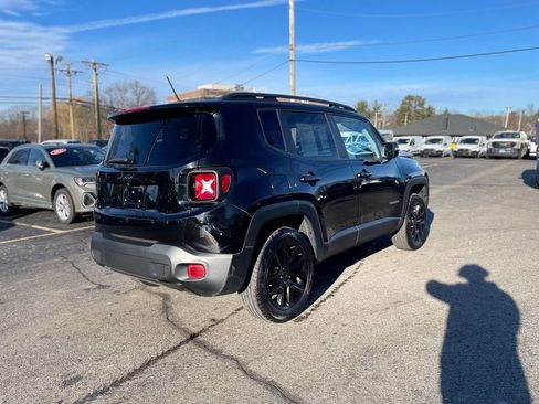 Used 2017 Jeep Renegade Altitude image 5