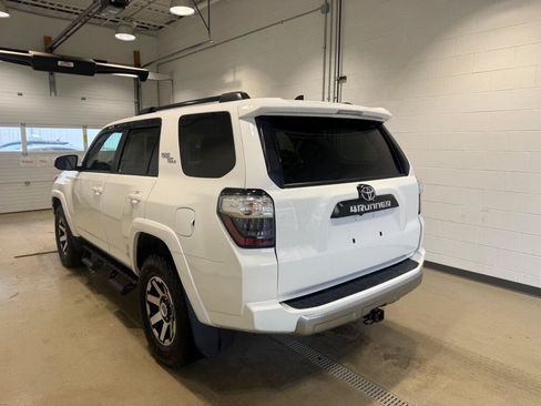 Certified 2022 Toyota 4Runner TRD Off-Road Premium AWD/4WD image 3