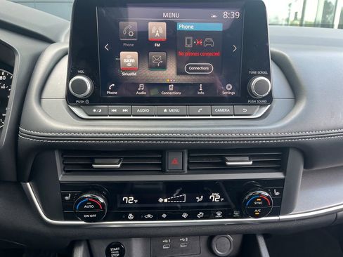 Used 2024 Nissan Rogue SV w/ SV Premium Package FWD image 21