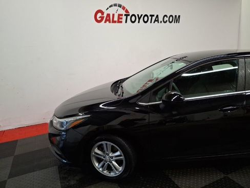 Used 2017 Chevrolet Cruze LT image 5