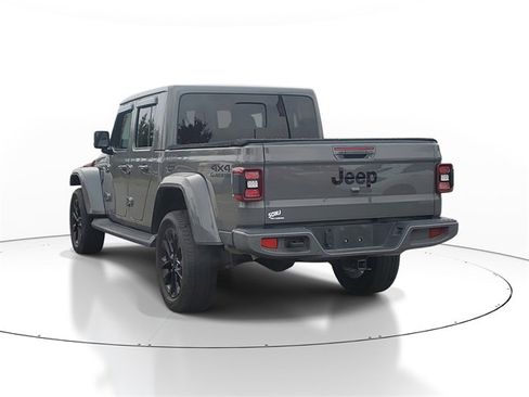 Used 2022 Jeep Gladiator Overland image 2