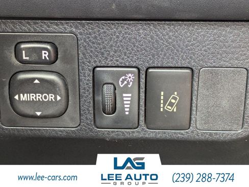 Used 2018 Toyota RAV4 LE FWD image 18