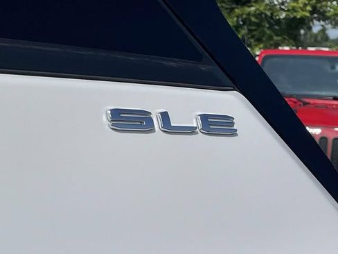Used 2024 GMC Terrain SLE FWD image 11
