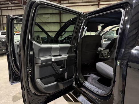 Used 2017 Ford F150 XLT w/ Equipment Group 302A Luxury AWD/4WD image 16