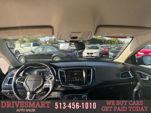 Used 2017 Chrysler 200 Limited Platinum w/ Comfort & Convenience Group FWD image 8