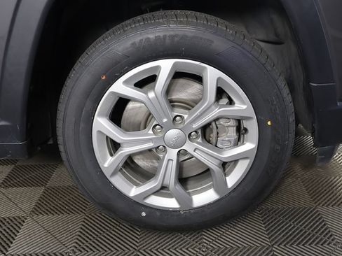 Used 2024 Jeep Compass Latitude AWD/4WD image 17