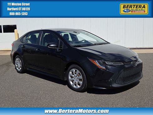Used 2020 Toyota Corolla LE image 1