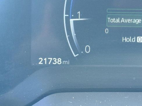 Used 2025 Toyota Corolla Cross XLE image 20