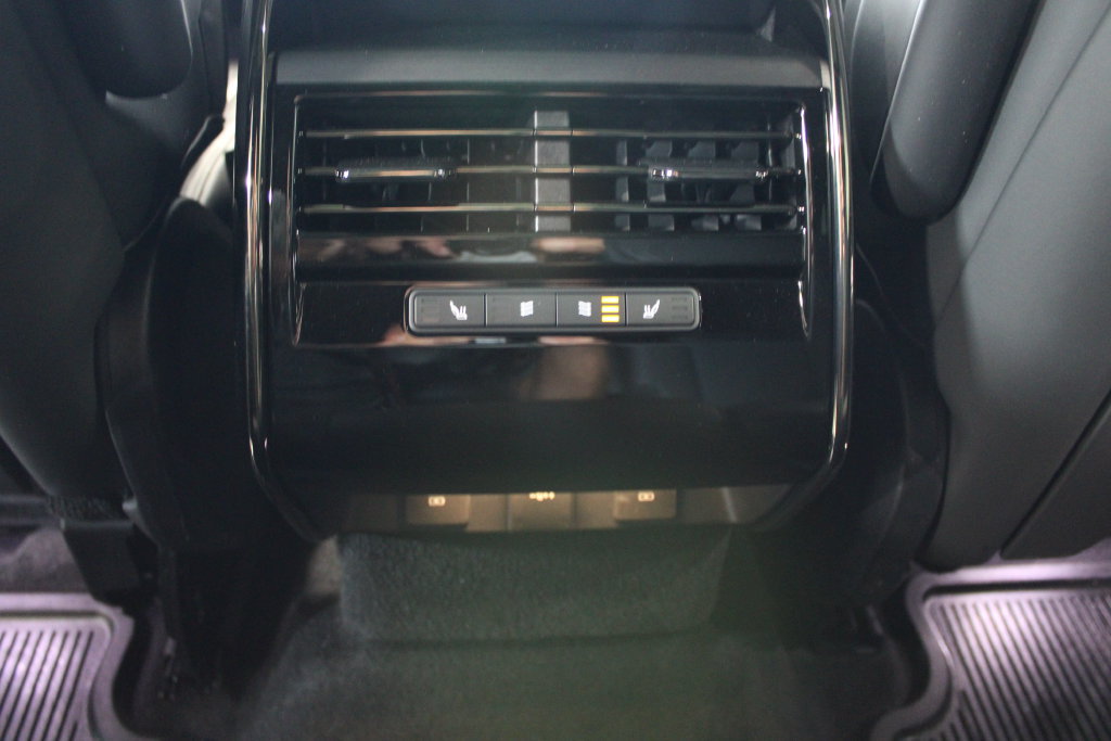 Used 2023 Land Rover Range Rover Sport SE AWD/4WD image 12