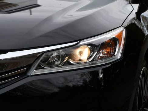 Used 2017 Honda Accord Sport image 6