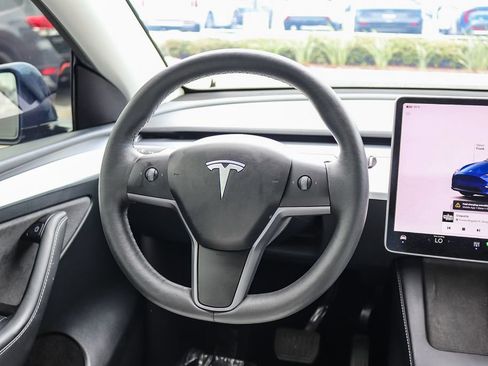 Used 2024 Tesla Model Y Long Range AWD/4WD image 15