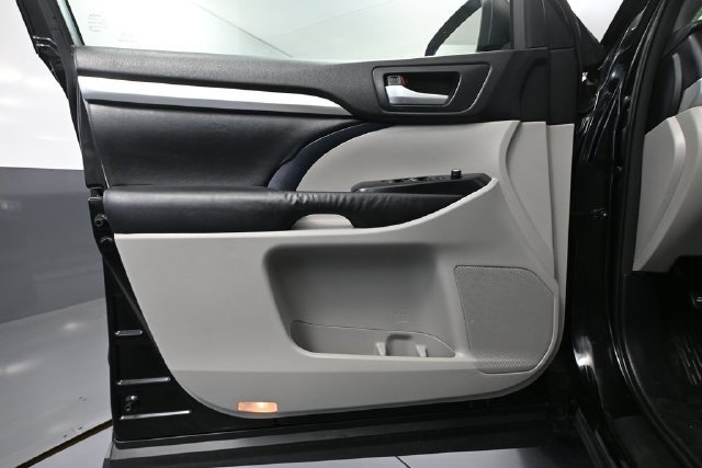 Used 2015 Toyota Highlander XLE AWD/4WD image 13