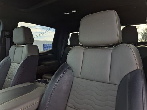 Used 2024 Chevrolet Silverado 1500 ZR2 w/ Technology Package image 33