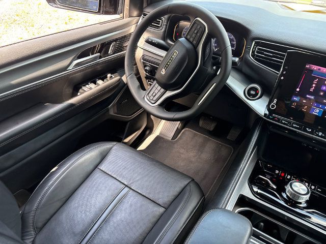 Used 2025 Jeep Wagoneer Series II AWD/4WD image 21