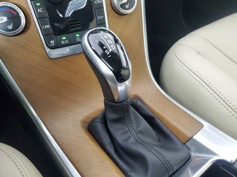 Used 2017 Volvo XC60 T5 Inscription w/ Preferred Option Package image 32