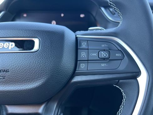 New 2025 Jeep Grand Cherokee Laredo image 11