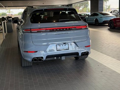 Certified 2025 Porsche Cayenne GTS AWD/4WD image 12