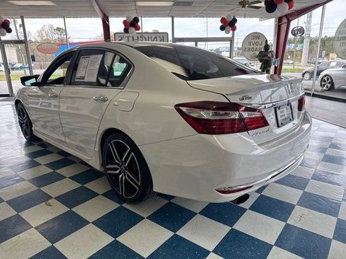 Used 2017 Honda Accord Sport image 5