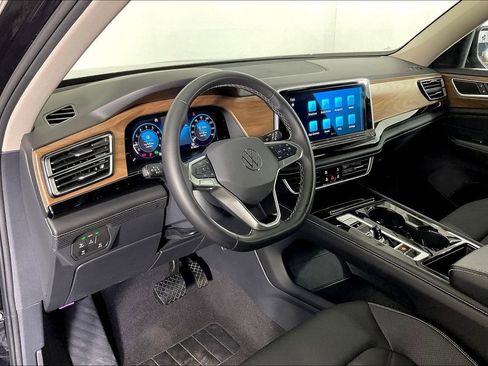 Used 2024 Volkswagen Atlas SE image 18