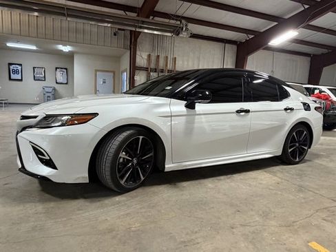 Used 2019 Toyota Camry XSE image 4