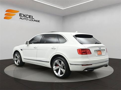 Used 2018 Bentley Bentayga image 3