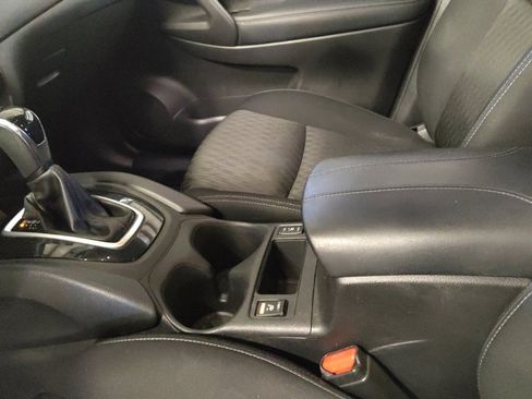 Used 2018 Nissan Rogue SV image 26