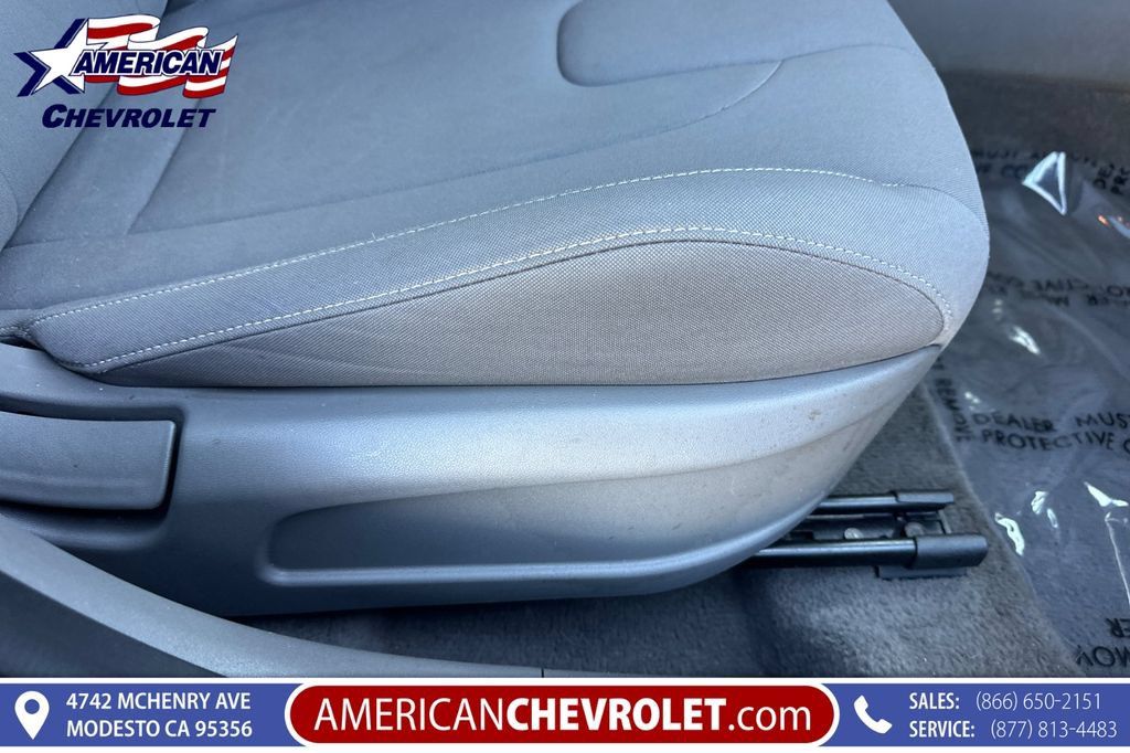 Used 2025 Hyundai Elantra SEL FWD image 23
