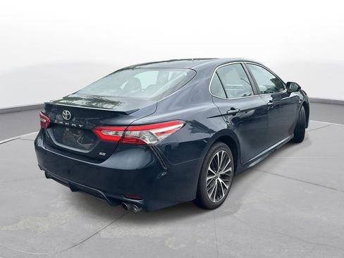 Used 2018 Toyota Camry SE FWD image 6