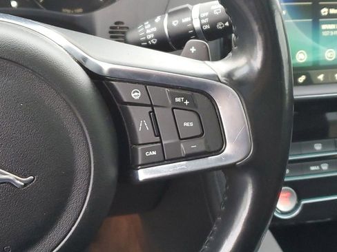 Used 2020 Jaguar F-PACE Prestige image 18