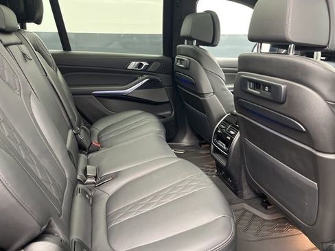Used 2022 BMW X7 M50i w/ Dynamic Handling Package AWD/4WD image 16