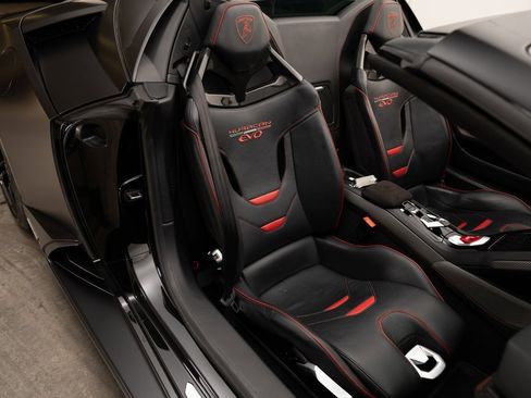 Used 2020 Lamborghini Huracan EVO image 19