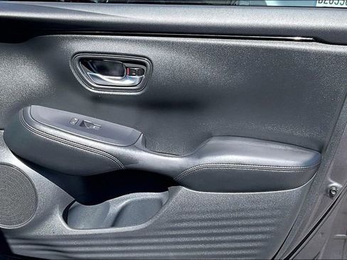 Certified 2025 Honda HR-V LX image 27