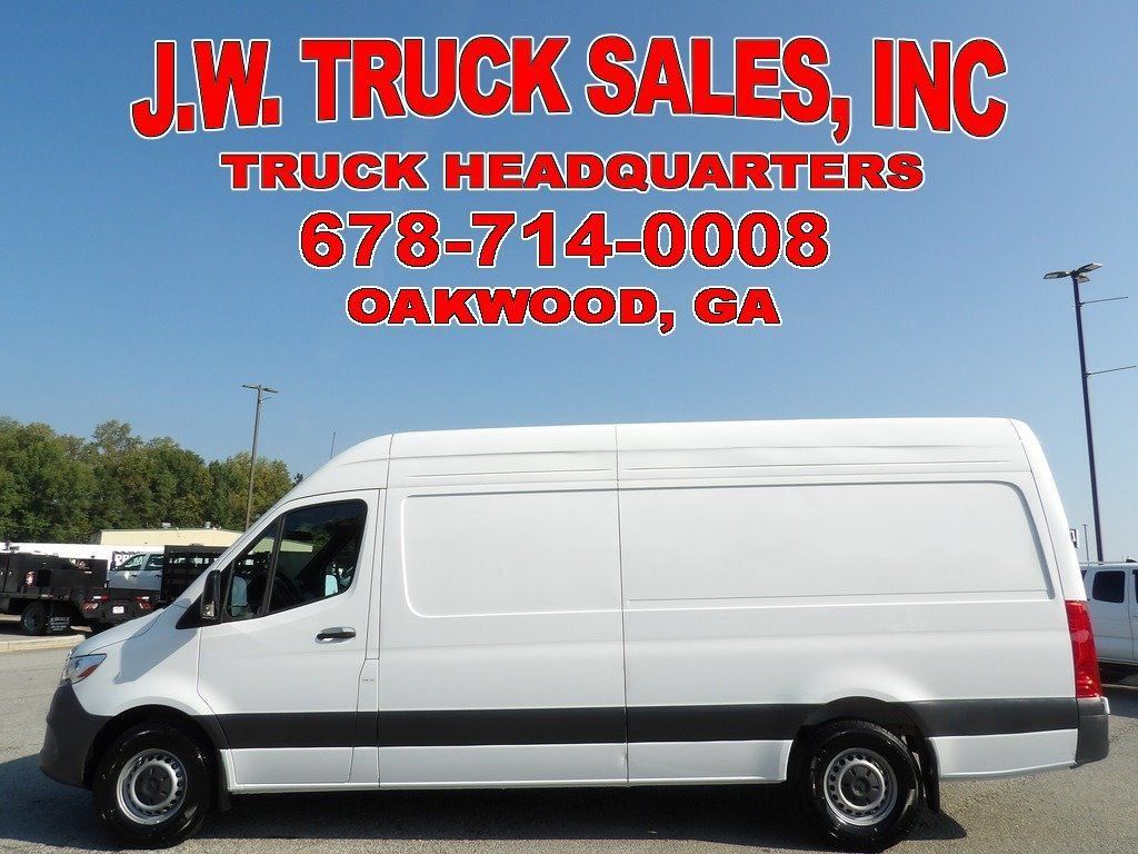 Used 2025 Mercedes-Benz Sprinter 2500 image 2