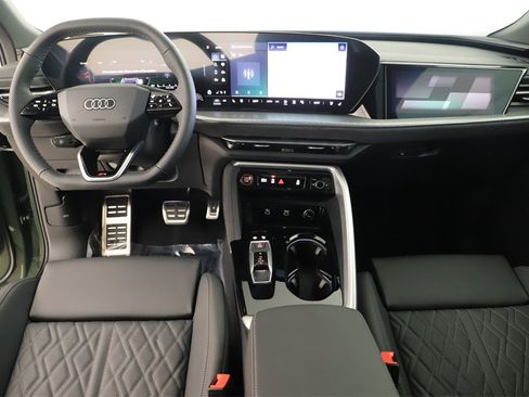 New 2025 Audi SQ5 Prestige image 18