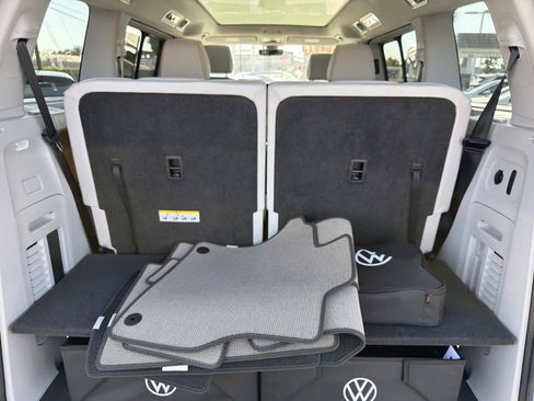 Certified 2025 Volkswagen ID. Buzz Pro S Plus AWD/4WD image 5