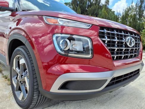 New 2025 Hyundai Venue SEL image 9