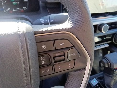 Used 2025 Toyota Tacoma TRD Sport image 19