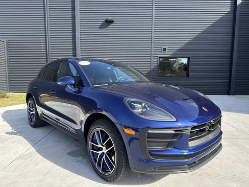 Certified 2025 Porsche Macan AWD/4WD image 9