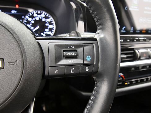 Used 2024 Nissan Pathfinder SL AWD/4WD image 22