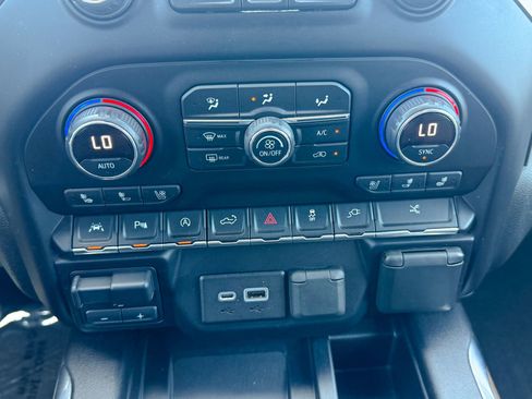 Certified 2019 Chevrolet Silverado 1500 High Country w/ Technology Package AWD/4WD image 28