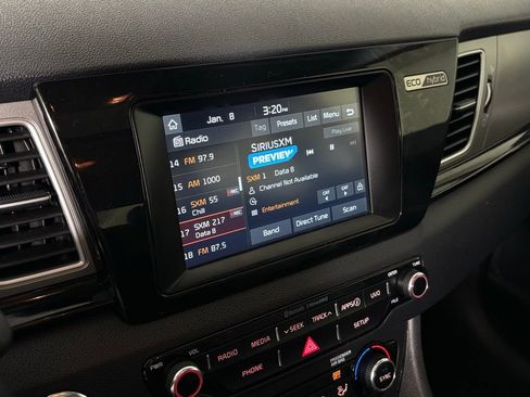 Used 2017 Kia Niro EX image 26