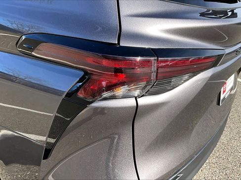 Certified 2024 Toyota Sienna LE image 28