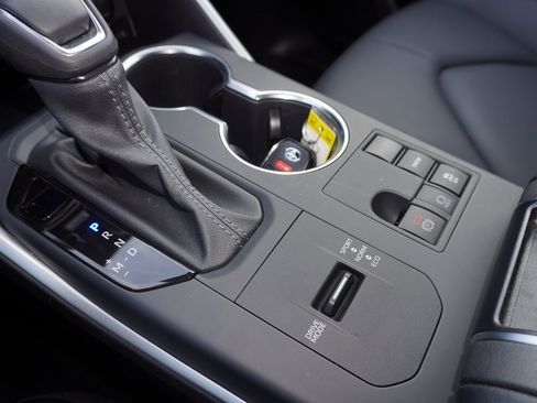 Certified 2025 Toyota Highlander XLE image 21