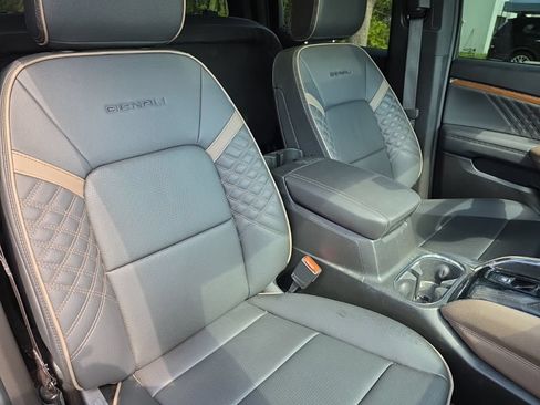 Used 2024 GMC Canyon Denali AWD/4WD image 8