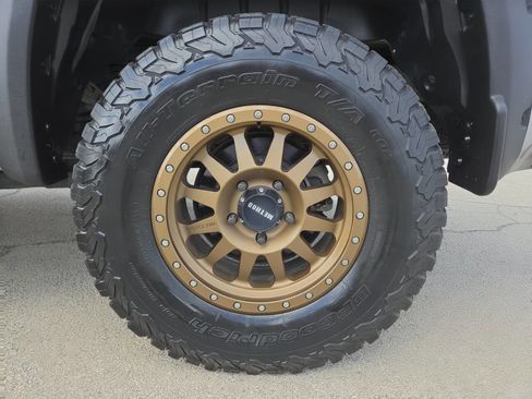 Used 2018 Toyota Tundra SR5 w/ TRD Off Road Package AWD/4WD image 14