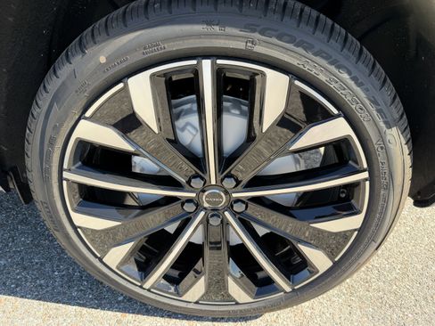 New 2026 Volvo XC60 T8 Ultra w/ Protection Package Premier image 34