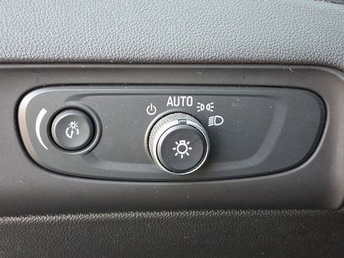 Used 2020 Buick Enclave Essence w/ LPO, Touring Package image 28