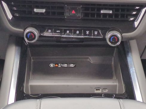 Used 2025 Chevrolet Tahoe LT AWD/4WD image 22